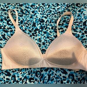 Warner's Cream Textured Bra